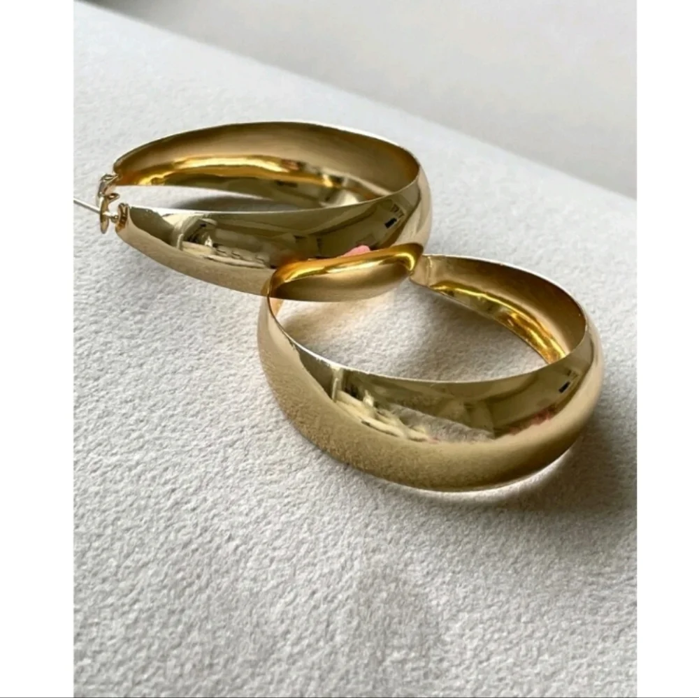 NEW! Anthropologie Trendy Classy| Chunky| Thick| Wide Large Hoop Gold Earrings